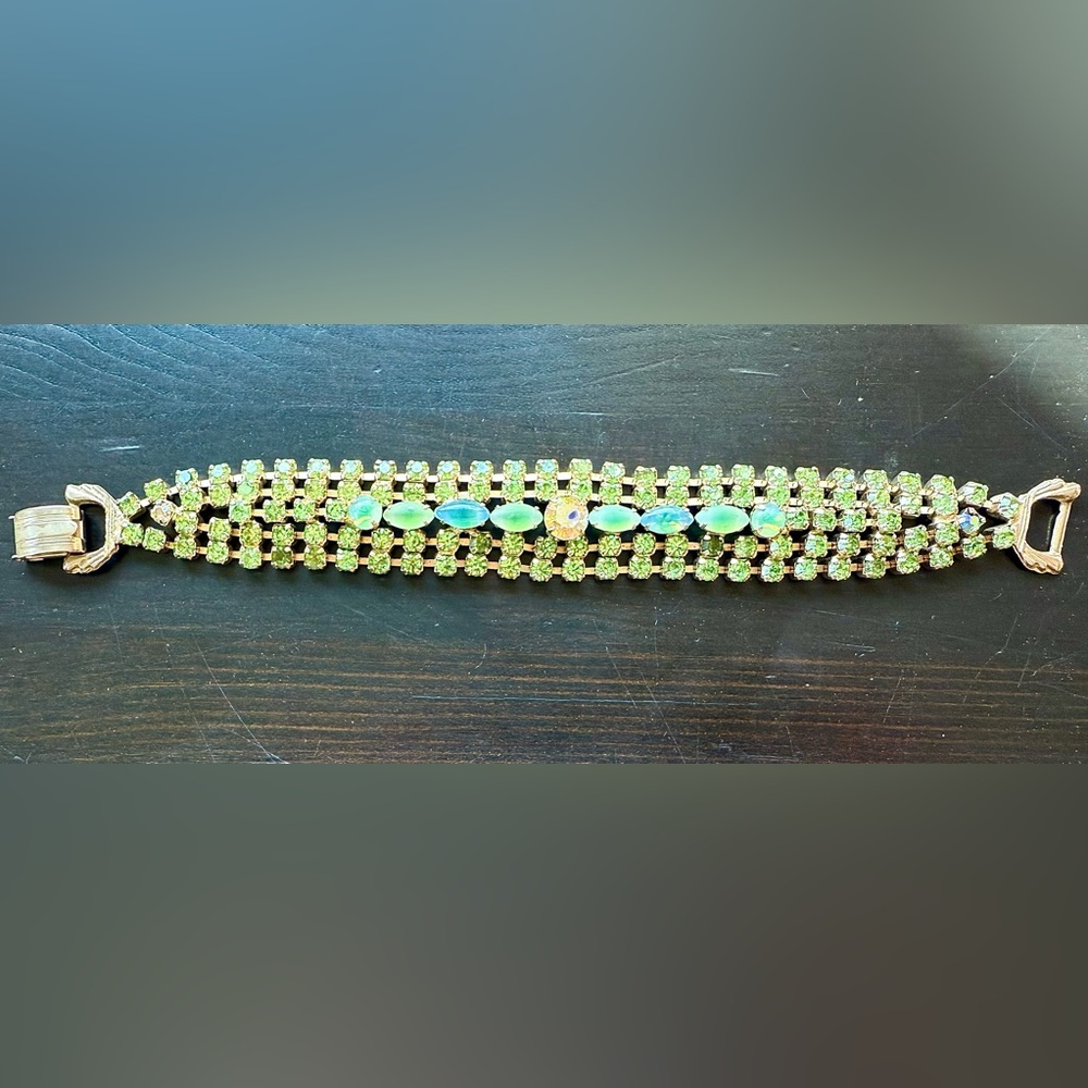Sparkles! Elegant Green and Gold Bracelet